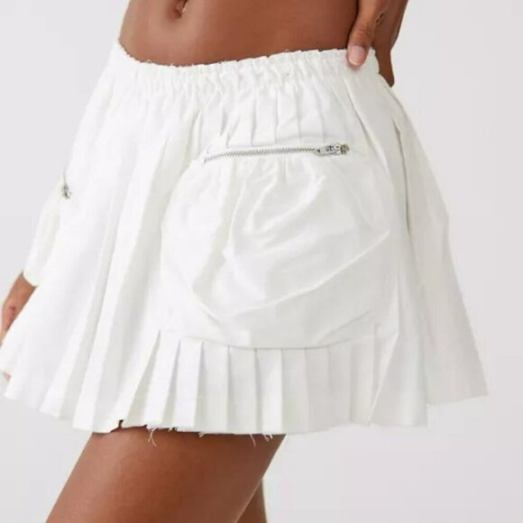 Urban Outfitters BDG Colton Cargo Pleated Mini Skirt White Cotton Size L NWT - Picture 11 of 12